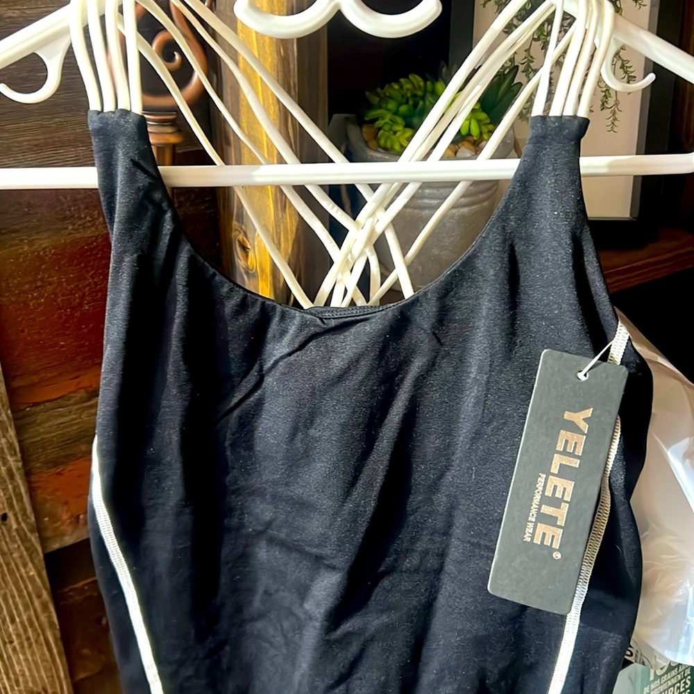Yelete performance wear size L/Xlg